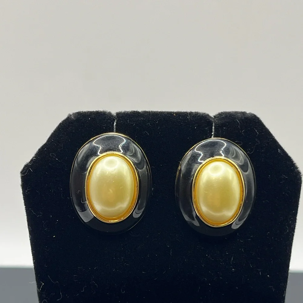 Kenneth Jay Lane Black Resin Earrings with Gold Pearl Centers - Picture 11 of 14